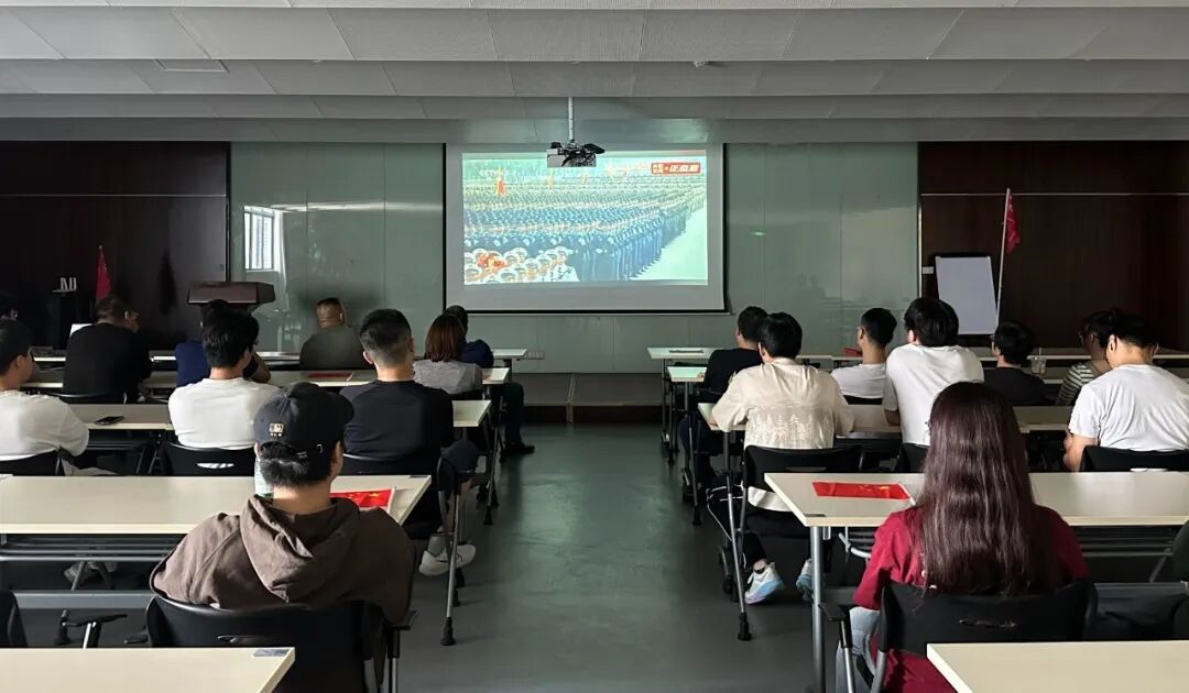 愿以吾辈之青春 捍卫盛世之中华 | 江苏ballbet贝博组织观看九三阅兵仪式