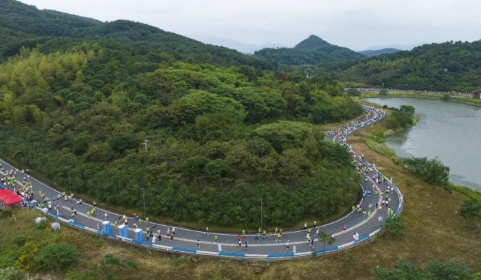 2000跑者齐聚皂李湖 共绘青春之城活力画卷