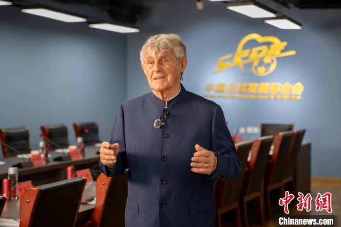 米卢：相信中国男足具备冲击世界杯的潜力，凭