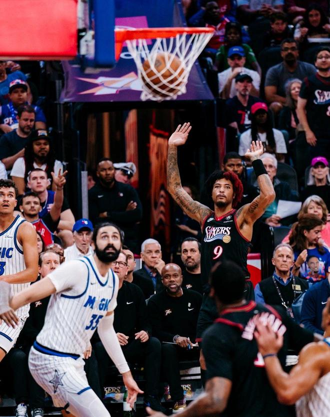 76人逆袭掀翻魔术晋级季后赛 黑七剧本或成真