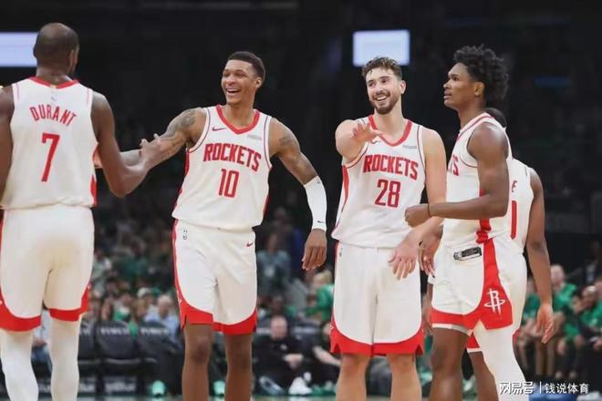 41岁詹姆斯季后赛单场13助攻创纪录