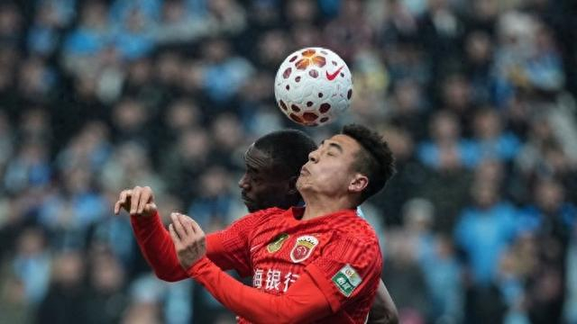 上海海港双后卫头球破门掀翻武汉三镇 角球战术