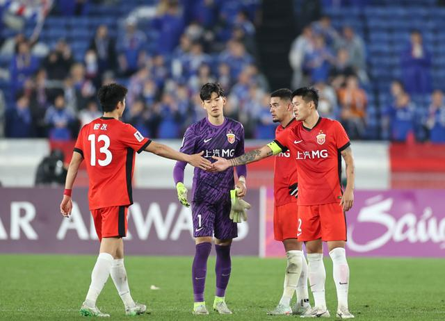 上海海港双后卫头球破门掀翻武汉三镇 角球战术