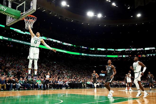 NBA现役前十排名引发争议，文班亚马力压东契奇